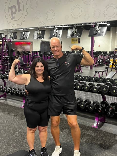 A client flexing with Coach Bruce